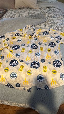 XL Mariner’s 50th season collector button shirt