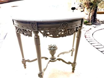Entrance table