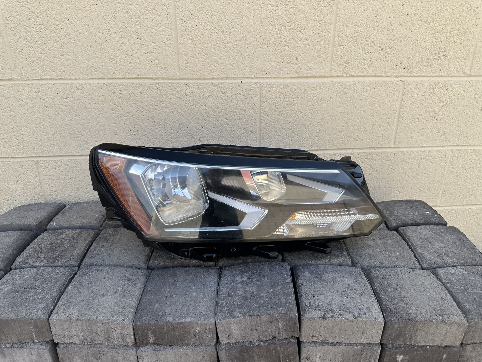 VW Passat Headlight 2016-2019, VW Passat Headlamp, OEM ORIGINAL VW PART, passenger side