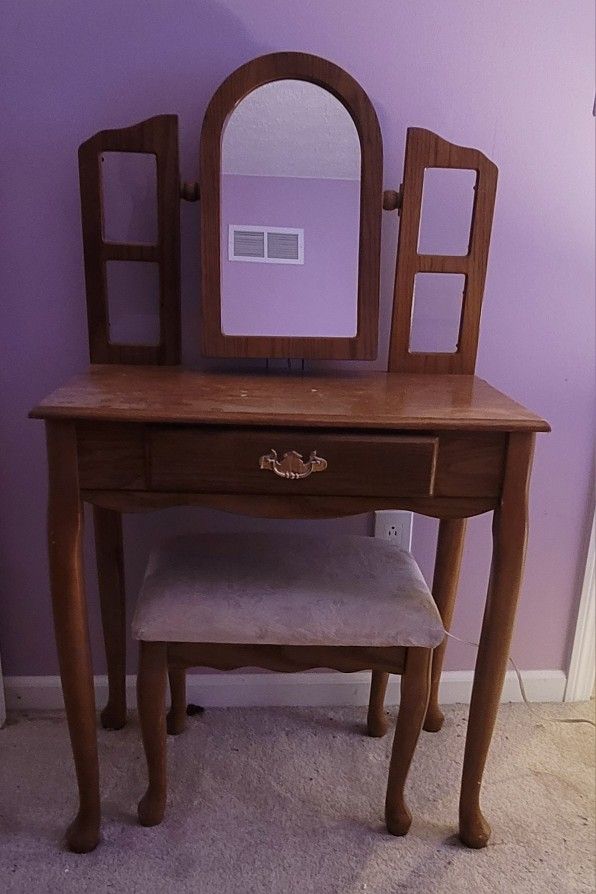 Used Wood Makeup Vanity With Drawer & Jewelry Storage
