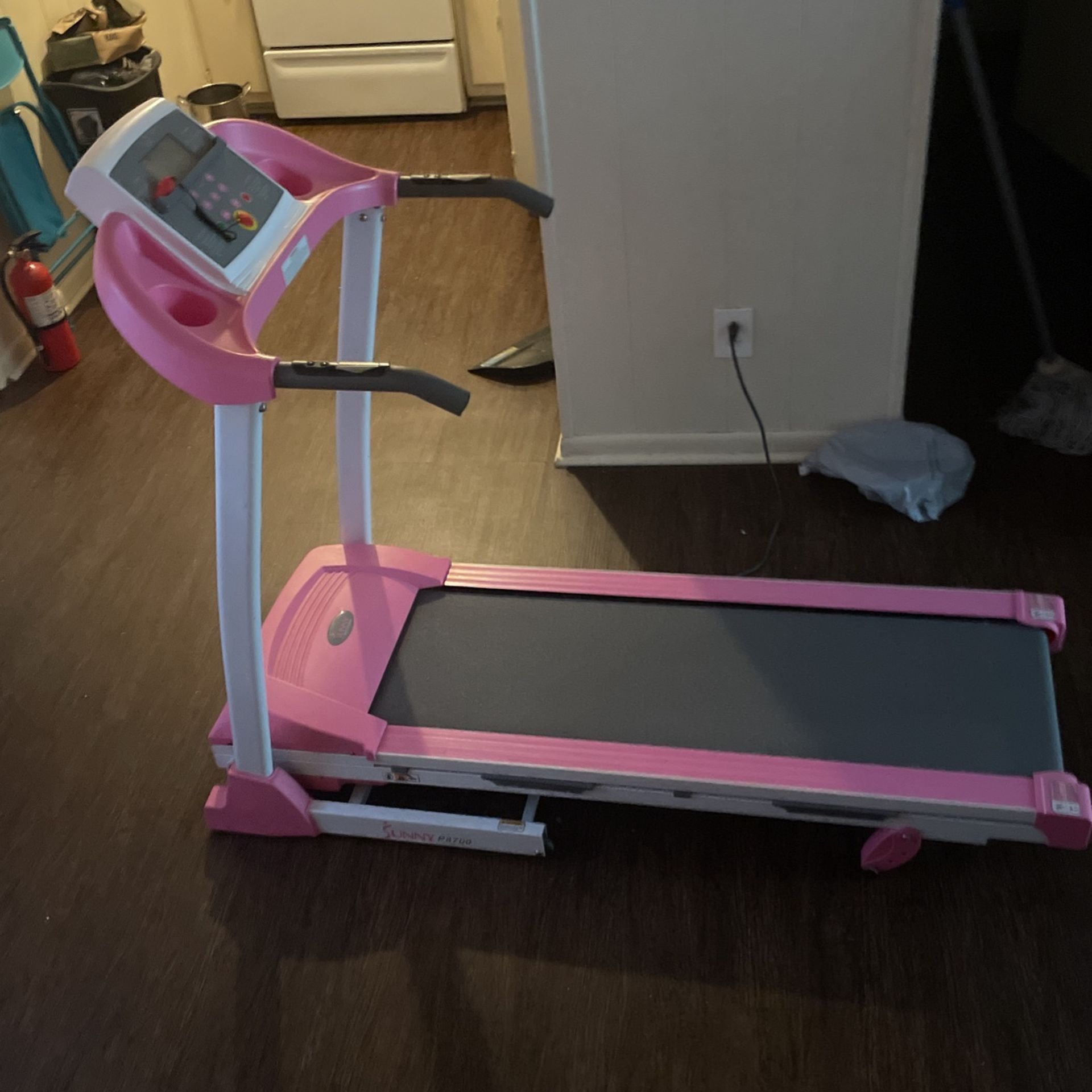 Sunny P8700 Health & Fitness Treadmill (pink)