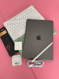 Apple IPad 8th Generation (10.2” Retina /Latest iOS 26/ 2020 model) 32GB with stylus pen, keyboard & Accessories