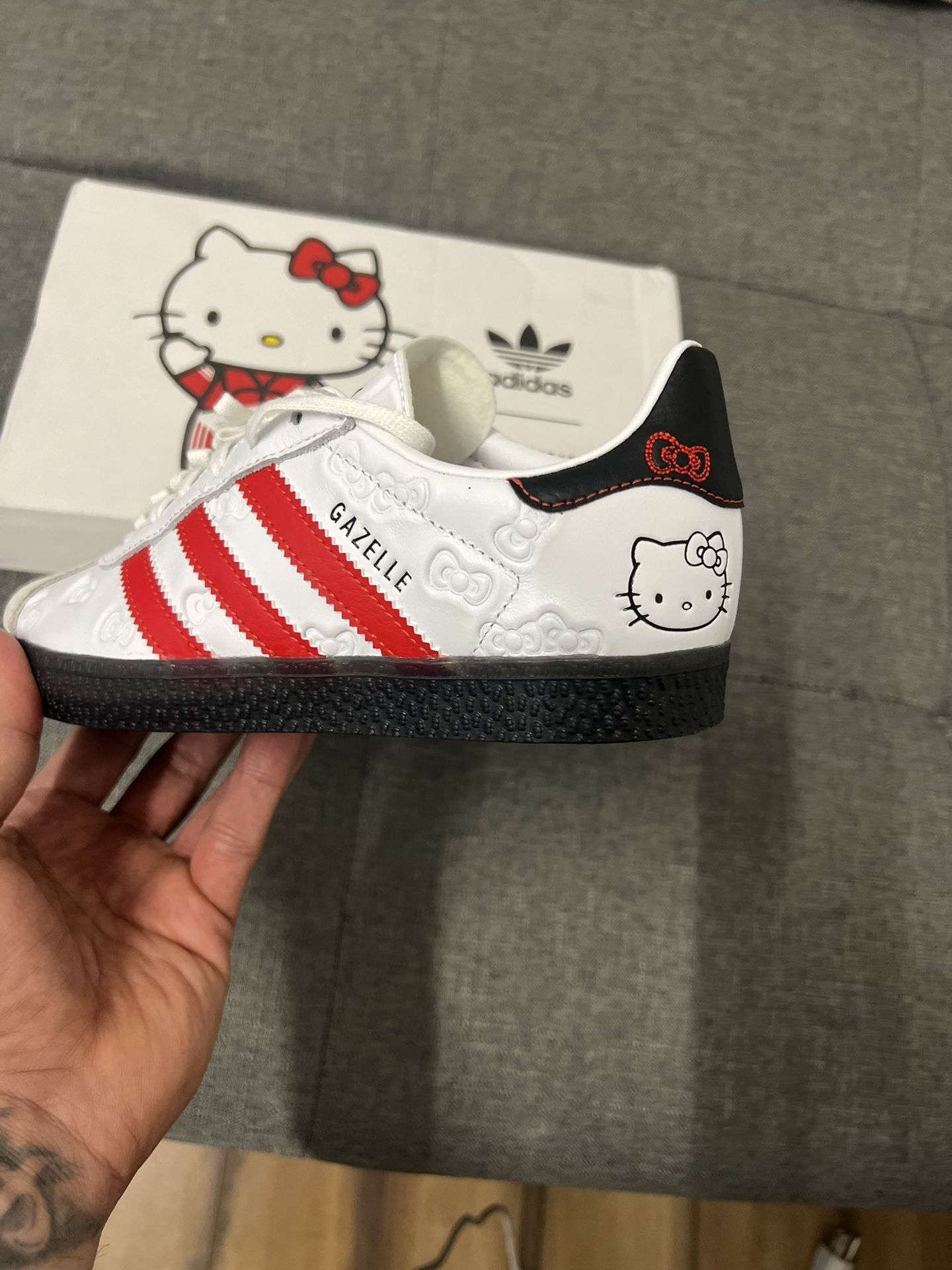 Adidas Gazelle *PRE SCHOOL SZ* Hello kitty 50th anniversary 