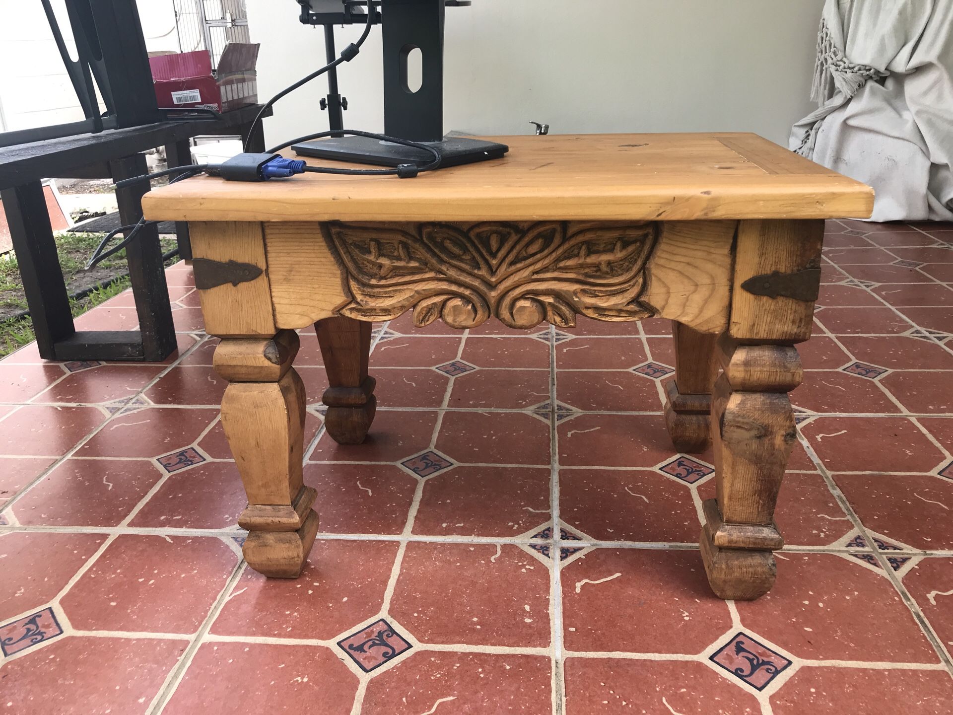 Small table wood free