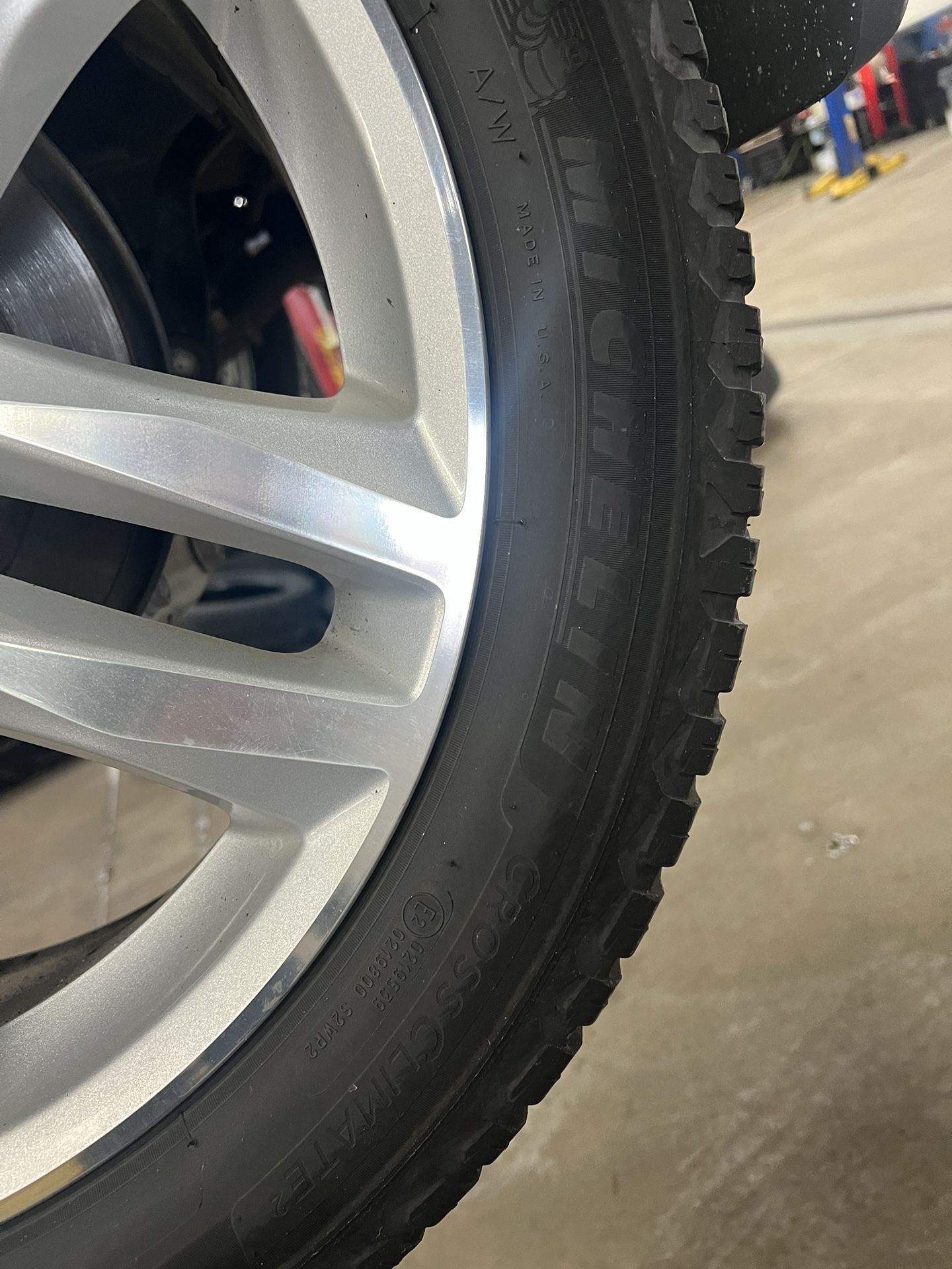235/50/19 Michelin Cross Climate 2