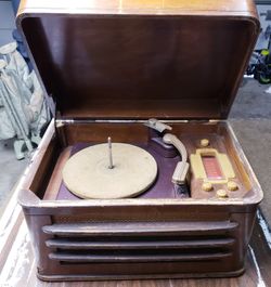 1940's Silvertone Phonograph Radio