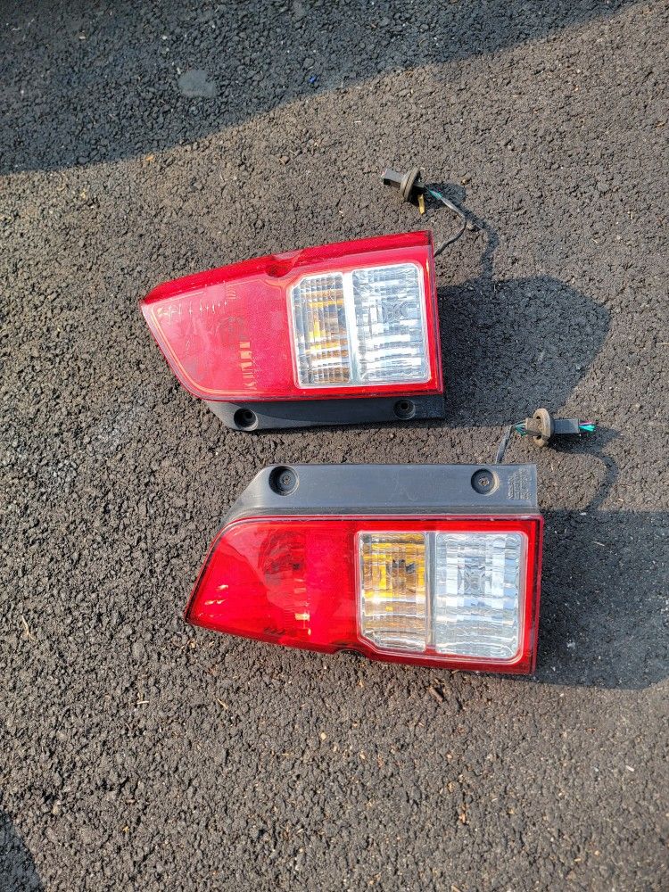 2008 Nissan Pathfinder Tail Lights
