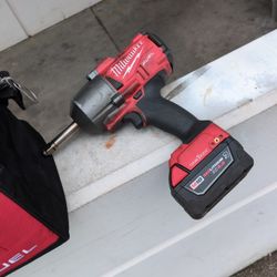 Milwaukee Fuel One Key With 3 Batteries And Two Chargers 