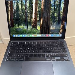 Apple Macbook Air M2 - Excellent Condition 