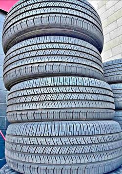 255 60 18 Goodyear tires Con 80% de Vida Las 4
