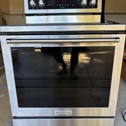 Kitchen aid 6.4 Cu ft Self Cleaning Freestanding Electric Range