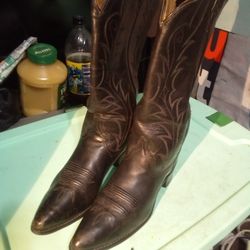Used cowboy boots 20 bucks size 8 and 1/2