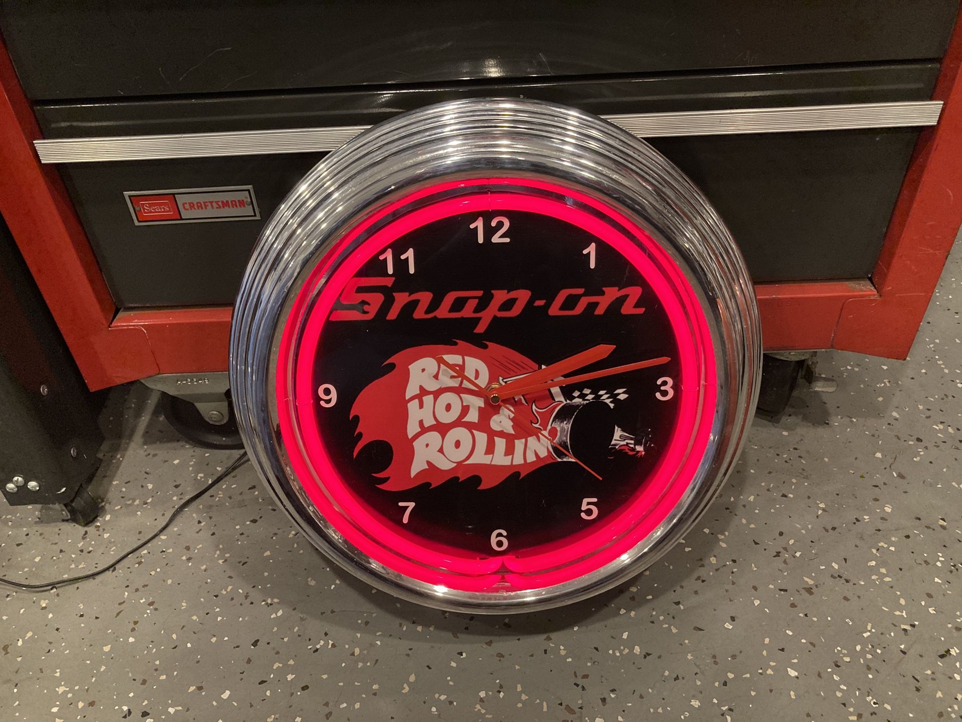 Clock Rare Snap-On Fluorescent Red Hot & Rollin 15".