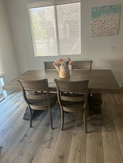 Pottery Barn Dining Table and 4 Chairs
