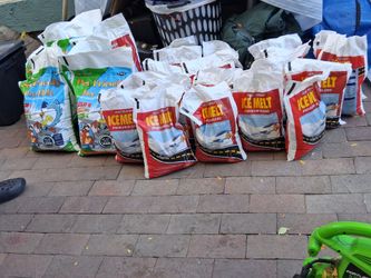 Road Runner Ice Melt Premium Blend Bags