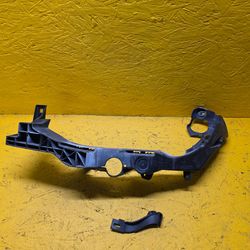2011-2013 BMW E92 E93 328i 335i Xi LCi OEM Left Driver side Headlight Bracket