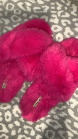 Aeropostale Hot Pink Fluffy Slippers- Size M 7-8