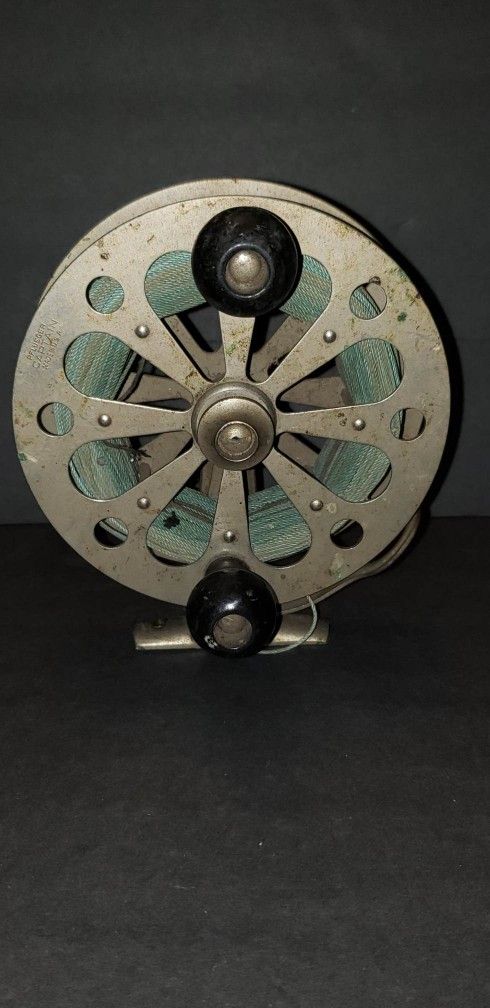 Vintage Pflueger CAPTAIN Fly Fishing Reel - Sporting Good for Sale