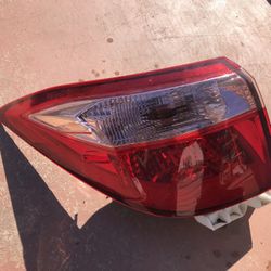 2017-2019 Toyota Corolla Left Taillight