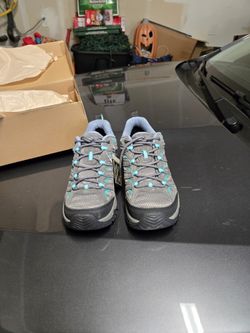 Brand New Women’s Merrell Moab 3 GTX Hiking Shoes Size 10.5