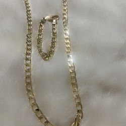 Necklace And Brazalete. 14k Gold Plated. Good Quality     No Real Gold 