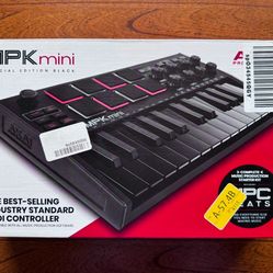 Akai Professional MPKIII midi keyboard