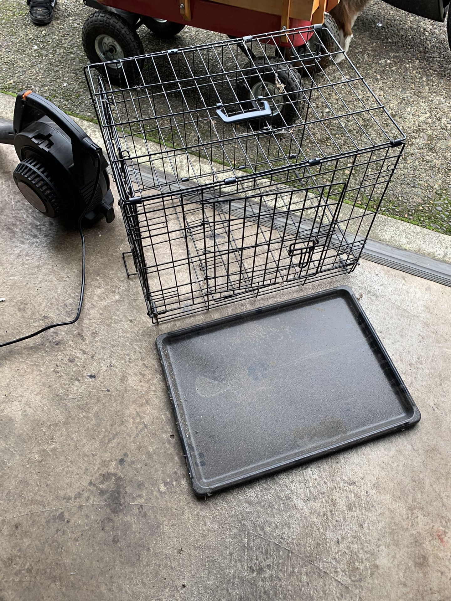 Dog kennal. Folds away flat. 2-door Small