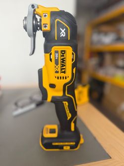20V MAX* XR® Brushless Cordless 3-Speed Oscillating Multi-Tool (Tool Only) DCS356