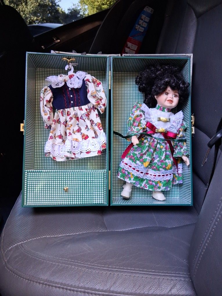 Lasting Impressions  Dolls Antique   Two Dolls There Own Caring Case One Extra Dress