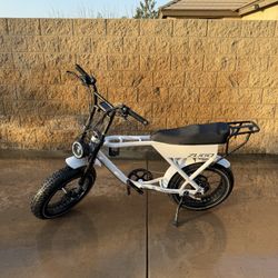 White Electric Zugo Bike