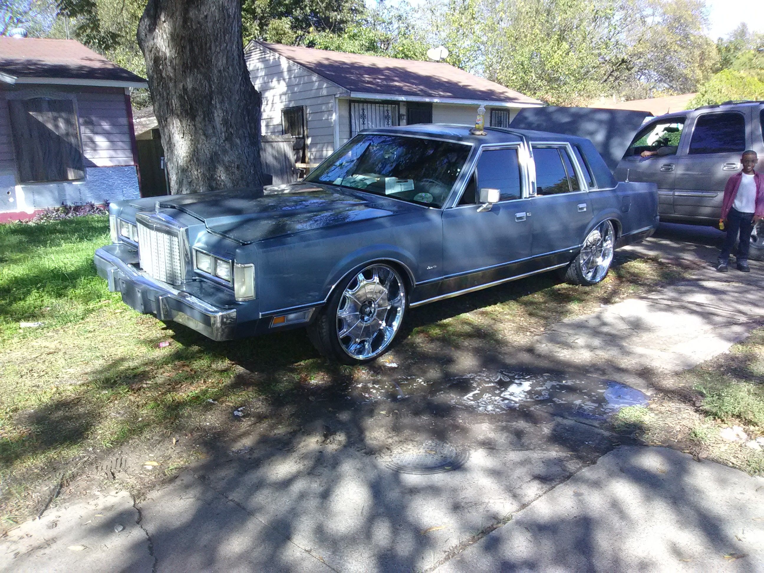 Lincoln town car 85