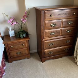 5 PIECE BEDROOM SET W/ KING MATTRESS + ADJUSTABLE BADE 