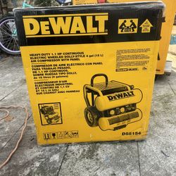 DeWALT Compressor