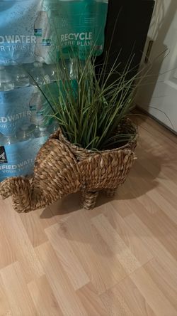 Small elephant decor$8