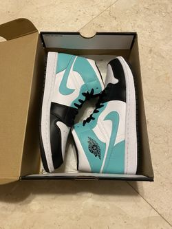 Jordan 1 Mid Tropical Twist Igloo