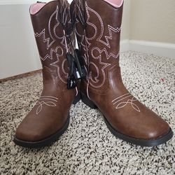 Girls boots size 4 new