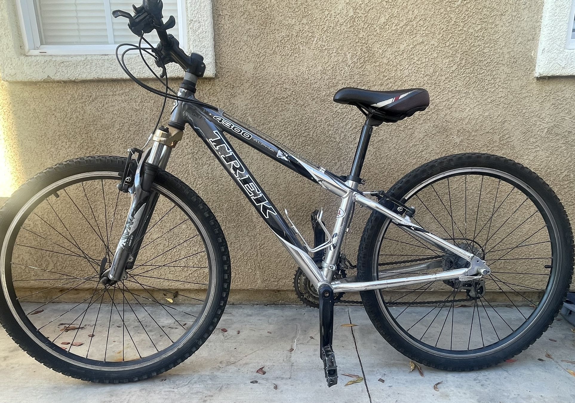 TREK  4300  Mountain Bike