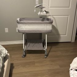 Simmons Baby Bassinet 