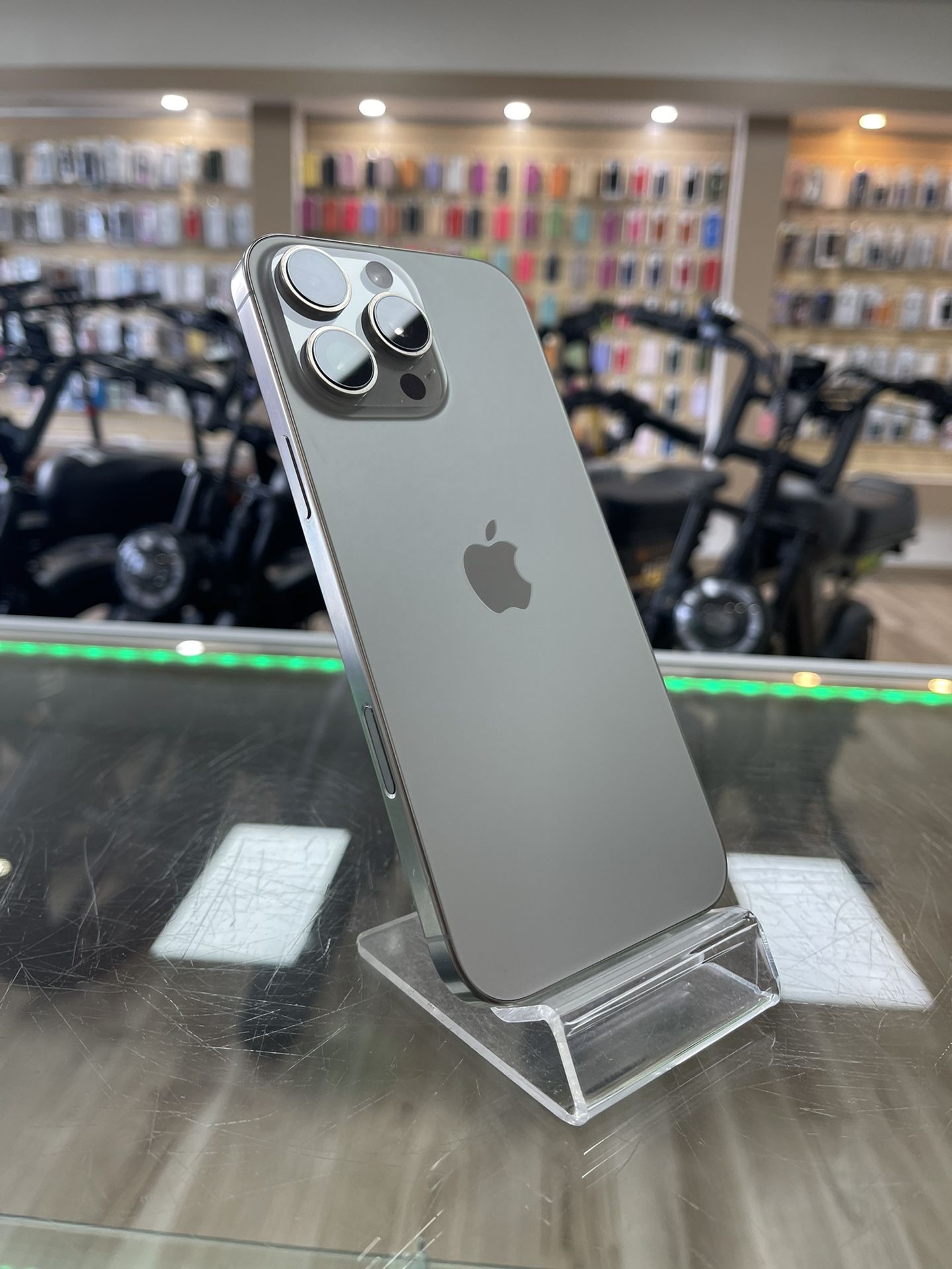 Apple iPhone 16 Pro Max! Natural Titanium! 256GB Can Connect To Any Carrier! Own It Today With Easy Financing Options! No Credit Needed To Finance!
