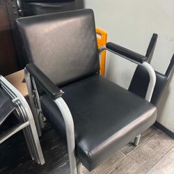 Salon shampoo chair