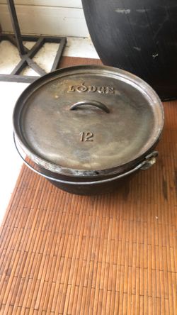 Iron cast lodge oven size 12