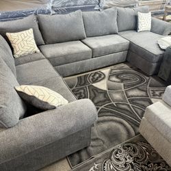 NEW U SHAPED SECTIONAL 