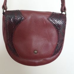 VINCE CAMUTO LEATHER CROSSBODY 