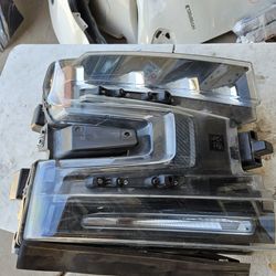 Chevy Silverado 1500 right Headlight oem