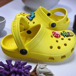 Crocks Size 11 