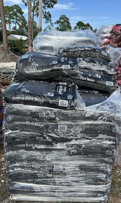 Premium black mulch pallets