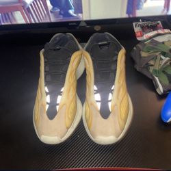 Yeezy 700 V3