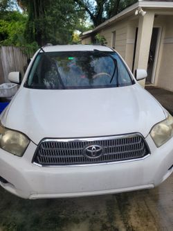 Toyota Highlander SUV White