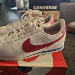 Womens/youth nike Cortez size 5Y