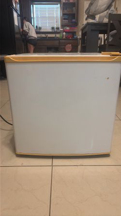 1.7 ft mini fridge